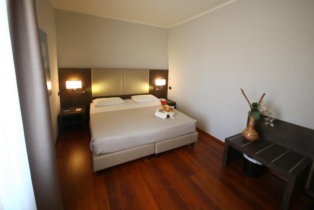 Jet Hotel Caselle Torinese ภายนอก รูปภาพ